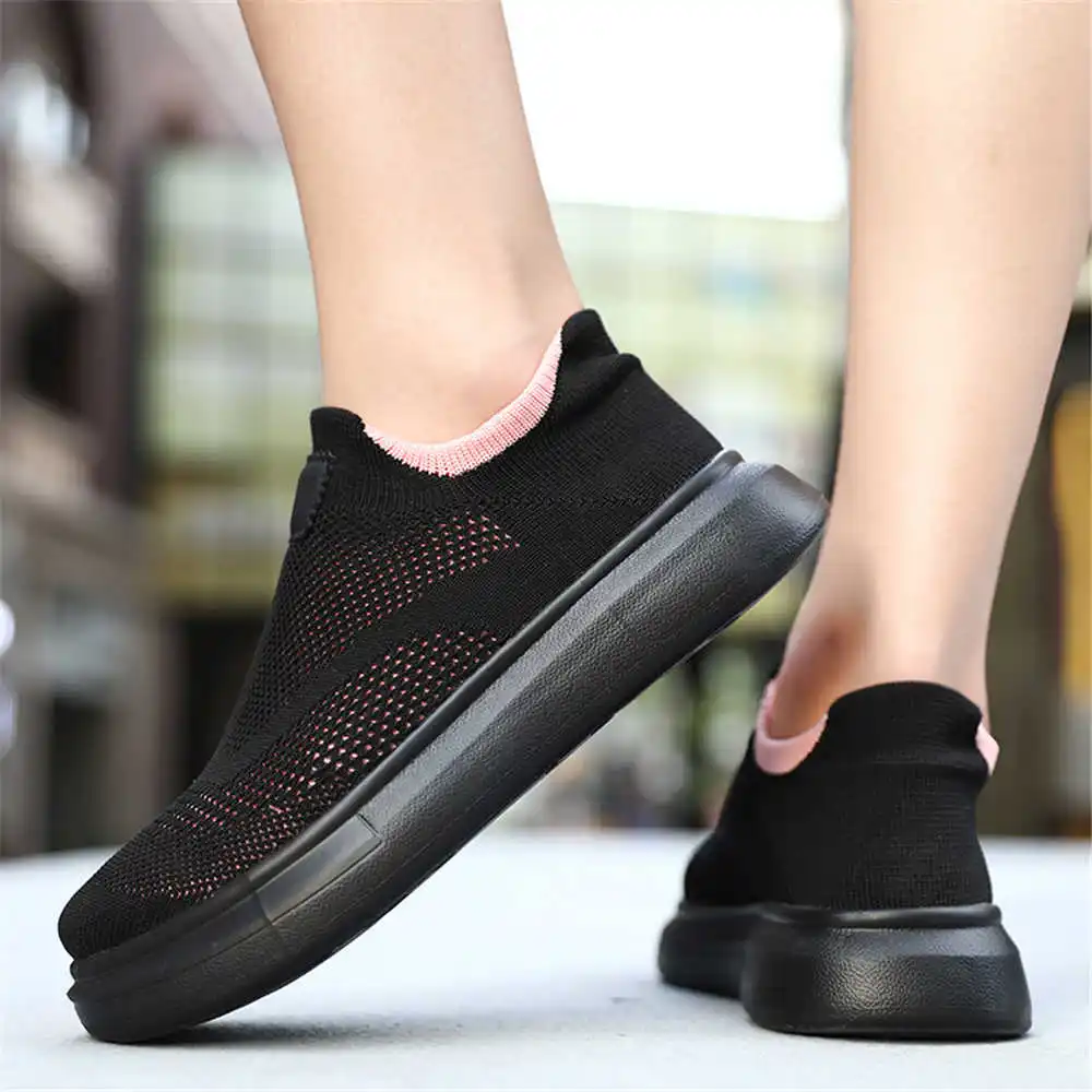 Streetwear Brand Ideas - Plattform Strümpfe braune Schuhe für Frau